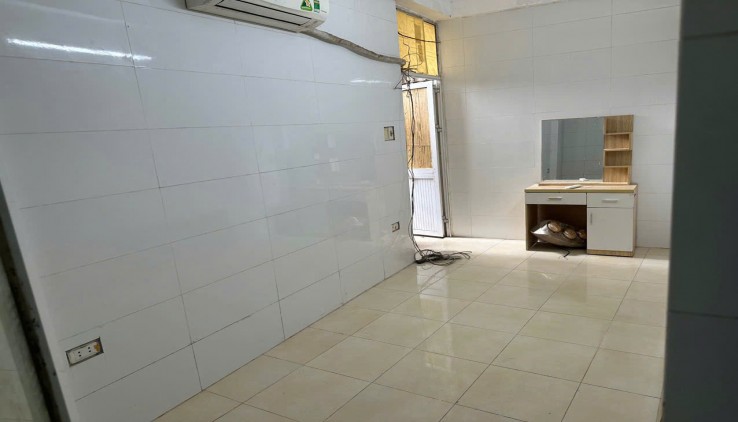 Hiếm - cho thuê nhà ngõ 435 Hồng Hà, Hoàn Kiếm 5 tầng, 30m2, 3 ngủ, 3 vệ sinh, 6tr2, vào ngay